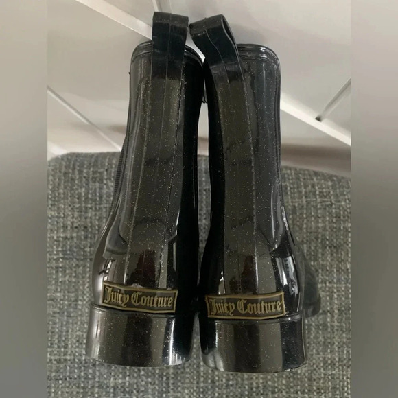 7M JUICY COUTURE Rori Black Gold Sparkle Ankle Rain Boots. - Picture 7 of 8